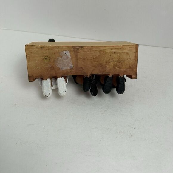 UTI Church Ladies in Church Pew Resin Figurines in Simulated Wood Church Pew - Picture 5 of 6